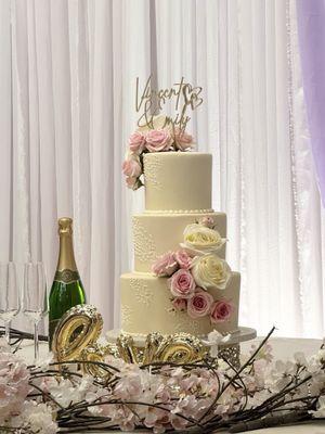 Wedding cake table decor