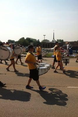 Hinsdale South High School Hornets in the 4th of July Parade