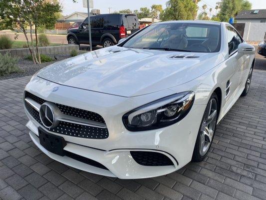 Interior and Exterior detail on this pristine Mercedes SL.