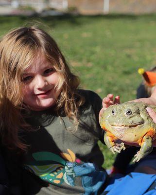 With Bubbles the African Bull Frog!