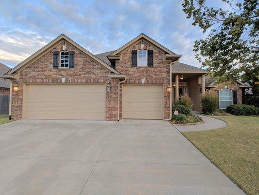 3901 Warrington Way, Norman, 3 Beds / 2 Baths / 2589 Sq. Ft. / Storm Shelter / $325,000  For more details, visit www.oklahomeseller.com!