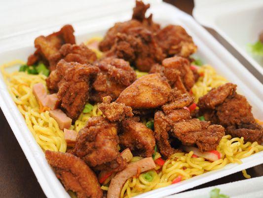 Fried Noodles with Fried Chicken