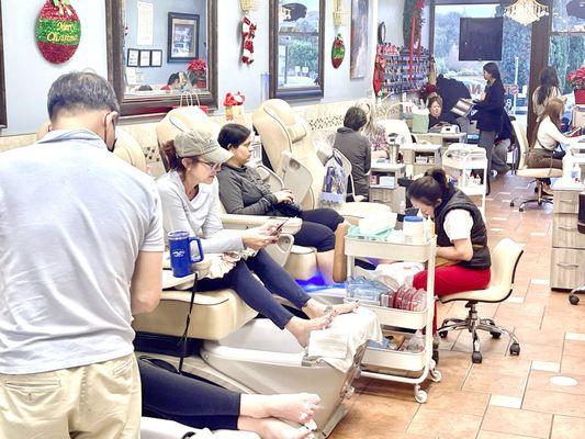 Many happy customers return to STAR NAIL