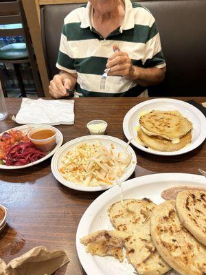 Papusas Tortiallas Con Quesillo