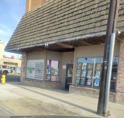 The store front of The Bloc Shop, adjacent to Veterans park.