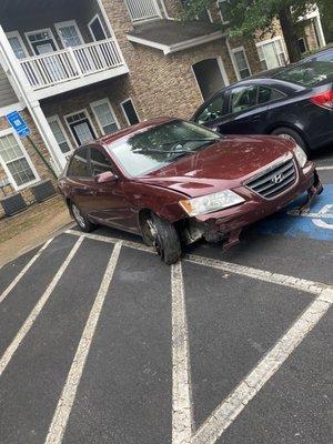 Estos autos podrían estar involucrados en algún crimen un accidente y aquí los vienen a abandonar no es justo por lo que pagas de renta