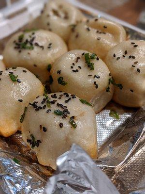 Mouth watering! Pan-Fried Pork Buns (Sheng Jian Bao)