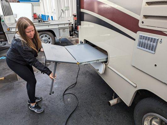 Amanda T of Camping World shows us the amenities of this RV.