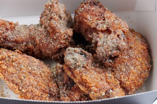 our chicken wings tossed in our truffle parmesan.