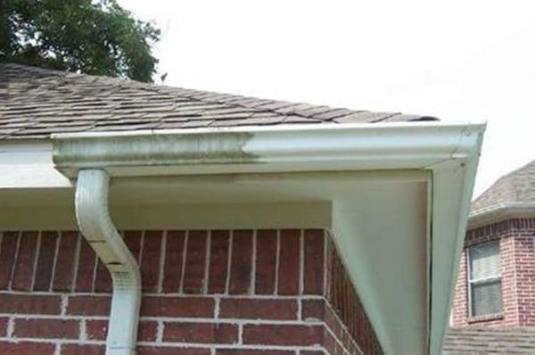 Gutter whitening is the perfect addition to our Power washing services.