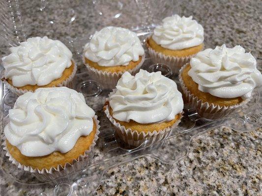 Half dozen vanilla cupcakes