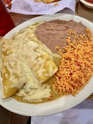 Green chicken enchiladas plate. Yum!!