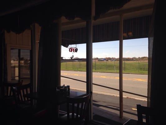 Nice view of an airport;) great music and smells so delicious!!