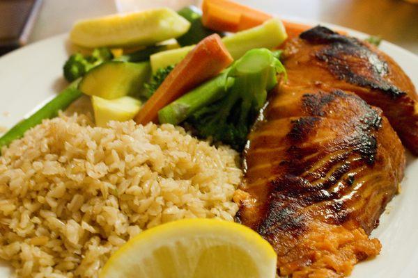 Grilled Salmon with Vegetables and Rice