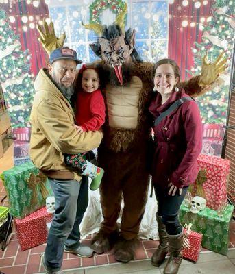 Christmas w/ Krampus Fam Foto 2023