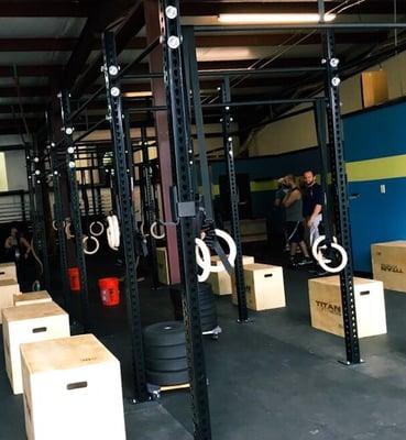 This Crossfit box is huge with a premium quality rig, rowers, plyo boxes, rogue bars, rogue weight, restrooms, and much much more!!