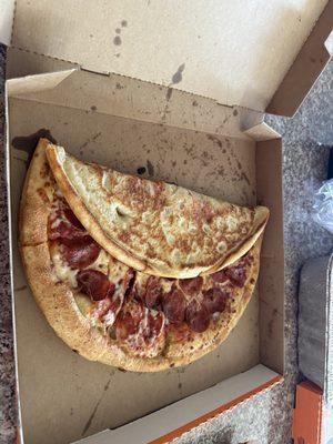 This is how they had the nerve to put the pizza in the box