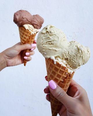 Pistachio and Almond flavor (grande size on a cone).