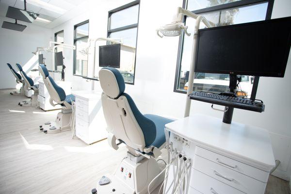 Orthodontic open bay