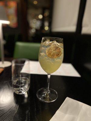 Limoncello spritz