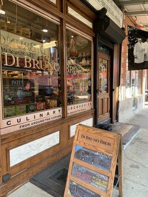 outside, 9th St Italian Market