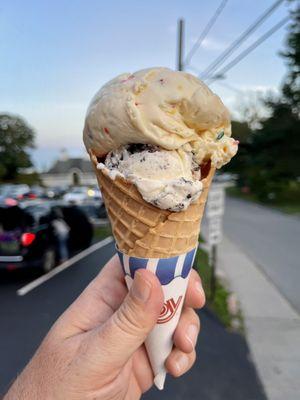 Cupcake and Cookies and Cream cone