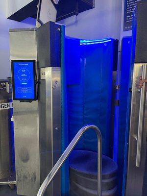 Cryotherapy tank