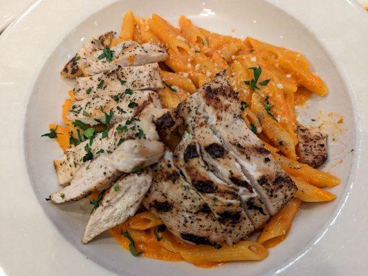 Penne al la Vodka with grilled chicken