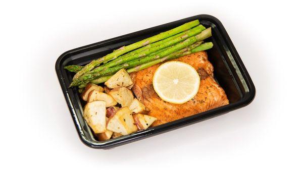 Seasoned Salmon with Asparagus and Red Potatoes