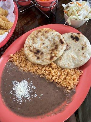 Pupusa plate: 1 revuelta, 1 loroco & cheese