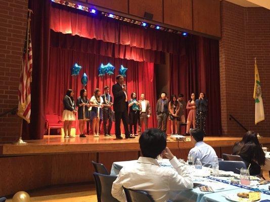 Gardena KEY Club Banquet 2018. Kiwanis adviser Tom Ramirez installing new officers.