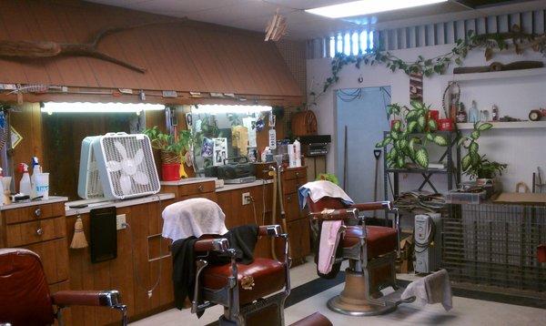 Wayne's Old Time Barber Shop & Styling Salon