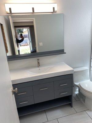 Bathroom vanity/mirror etc