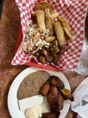 Yuca, chicharron, plátanos fritos