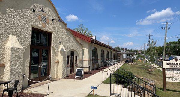 Great outdoor seating! A cold drink and the sun. A great time!