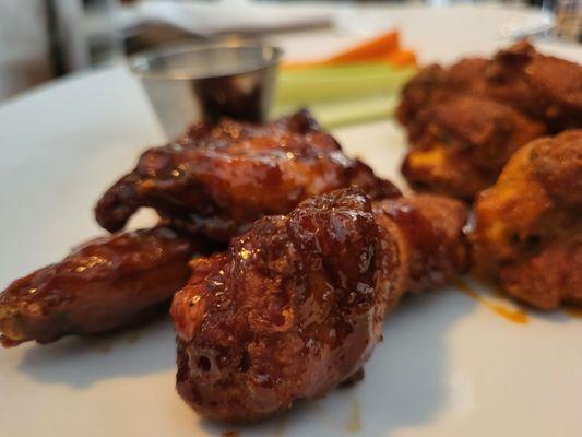 Half sweet-chili, half buffalo flavored chicken wings appetizer.