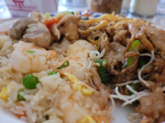 Large shrimp in this perfectly fried rice!  huge mushroom peices in the mushroom chicken.  Can it get better? I don't think so