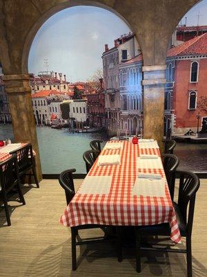 Photo of the table and wall scenery.