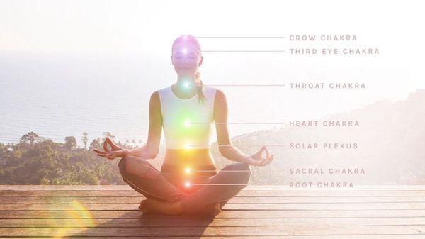 Chakra healing and energy balancing | With over fifty years of experience, Sara can help you project positive energy throughout your life.