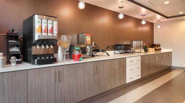 La Quinta Inn & Suites By Wyndham Jamestown