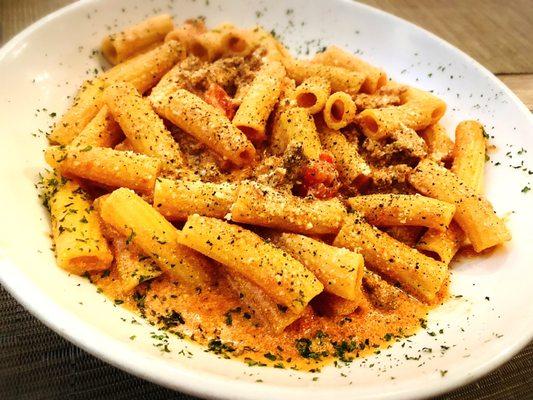 Rigatoni ricotta e salsiccie