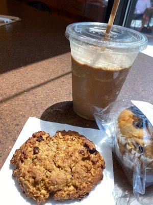 Mexican mocha blended and an oatmeal cookie