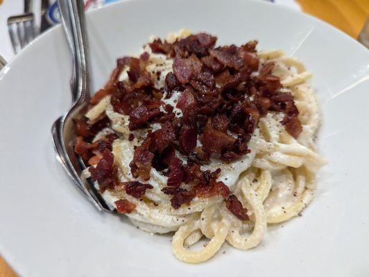 Bucatini al Formaggi (must try - that crispy pancetta rocks)!