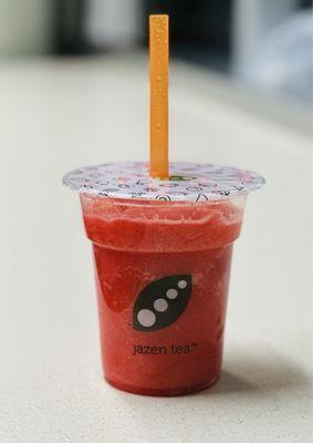 25oz Strawberry Chiller - sooo good!!