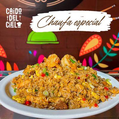 Arroz chaufa especial (pollo, carne y camarón)