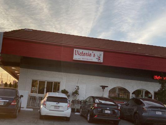 Great Italian restaurant  Lukas Bread Bleu Cheese Dressing Rigatoni Chicken Marsala Garlic Bread