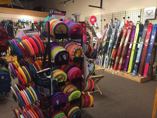 Discs and skis