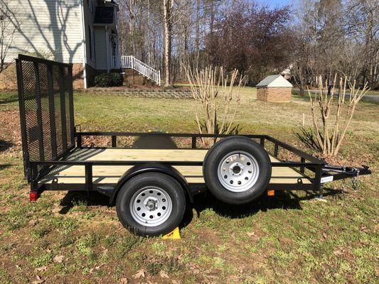 Looks good! Gussets/steps welded in front of and behind wheel fenders.  Those are nice!  And they have running lights in them too.