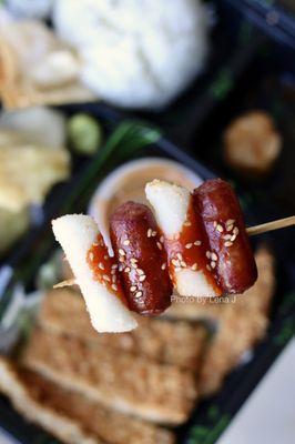 Sausage and rice cake skewers in the bento boxes