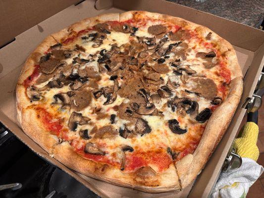 Large pizza w mushrooms and meatball